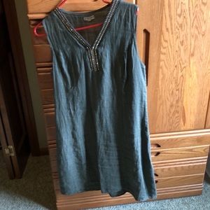 Women’s green sleeveless dress